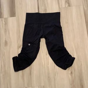 Lululemon yoga capris!